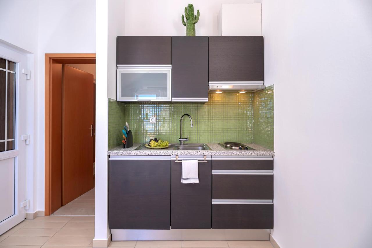 Hektorovic Poolside Apartments Bol Exterior foto