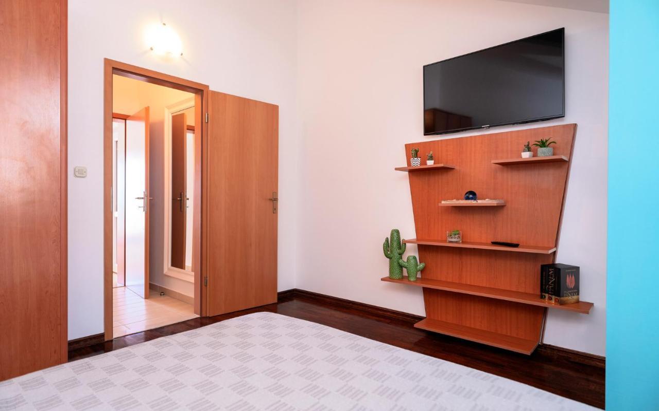 Hektorovic Poolside Apartments Bol Exterior foto