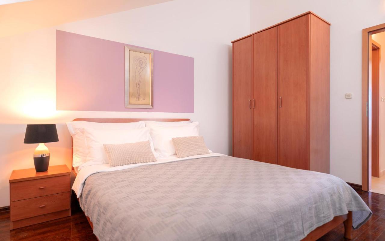 Hektorovic Poolside Apartments Bol Exterior foto
