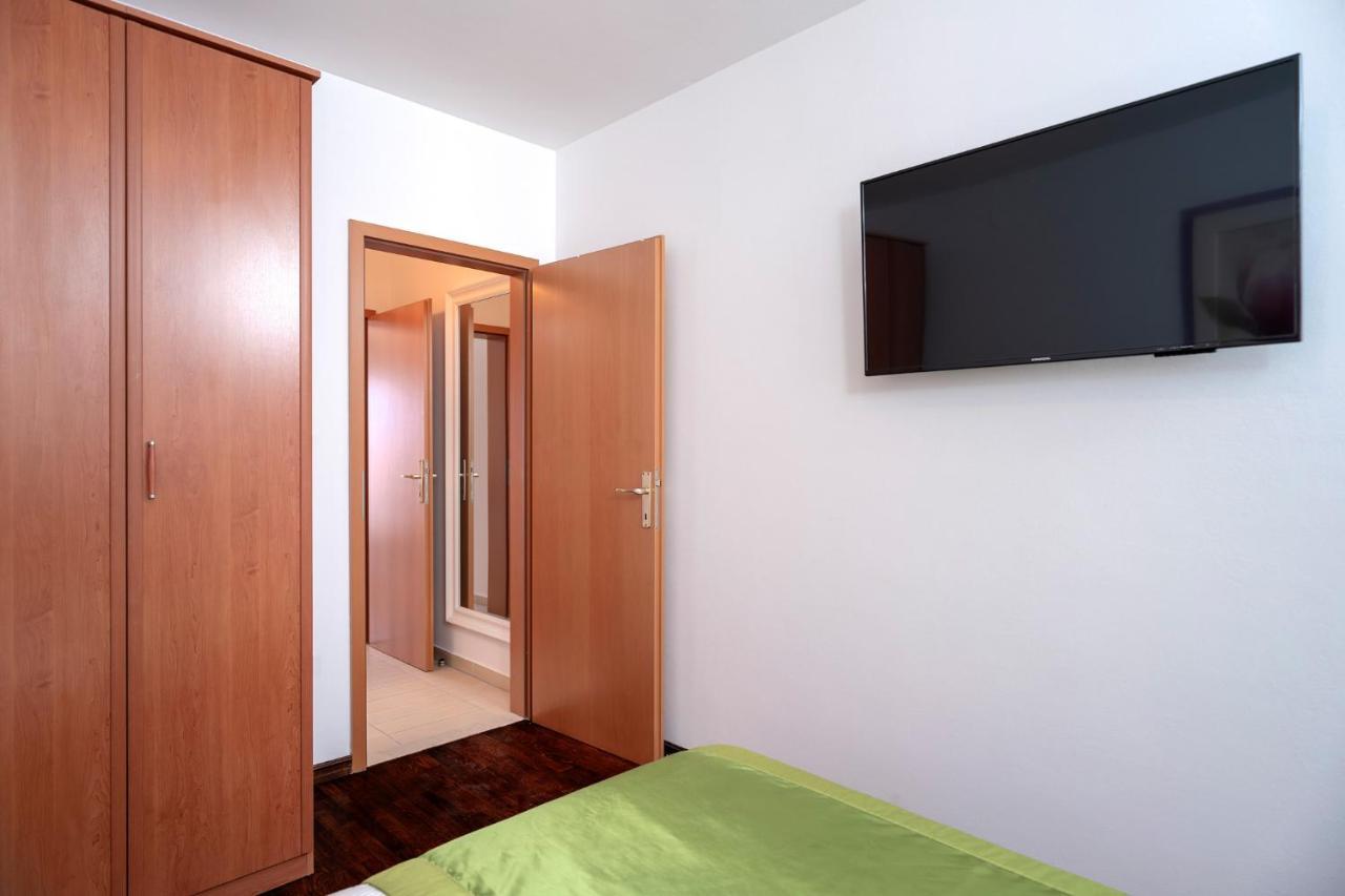 Hektorovic Poolside Apartments Bol Exterior foto